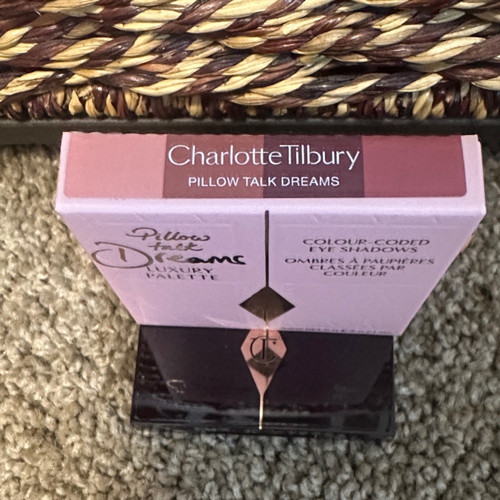 Charlotte Tilbury Pillow Talk Luxury Palette in Pillow Talk Dreams. - Picture 2 of 2